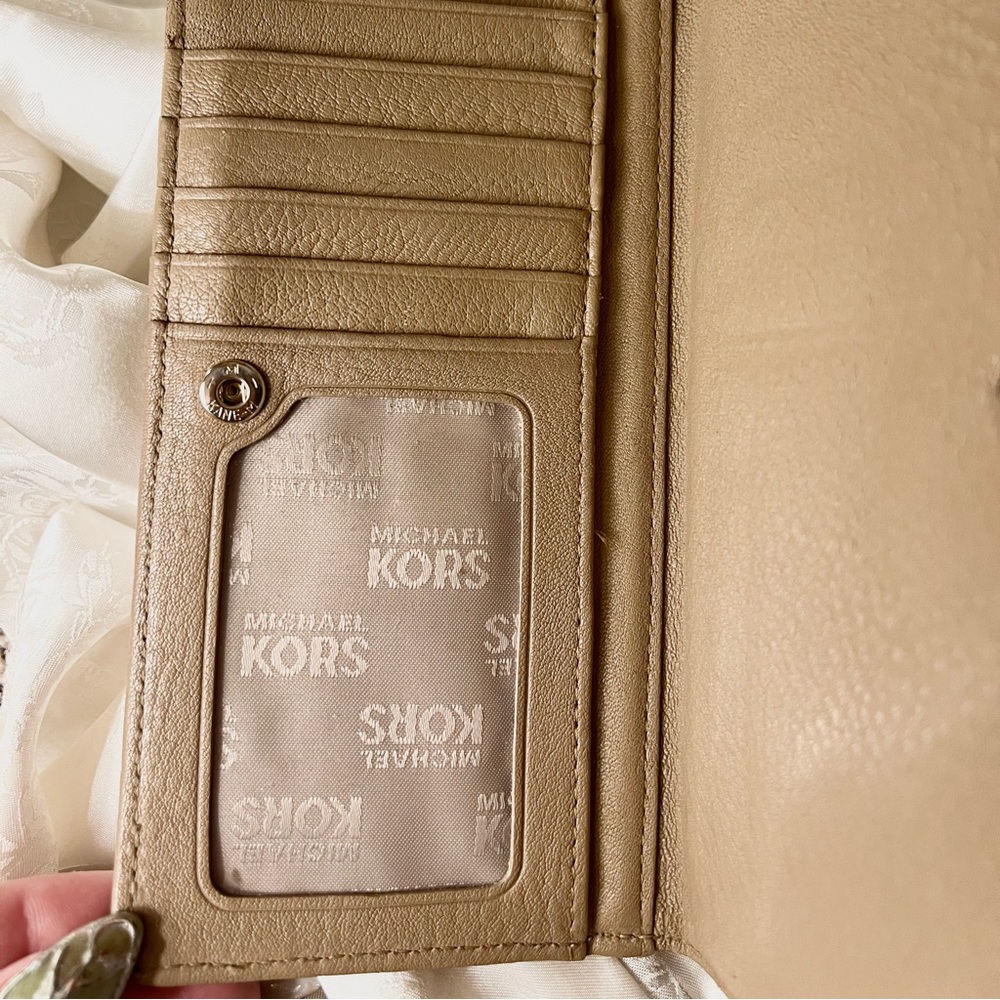 MICHAEL Michael Kors Ludlow Beige Wallet - Picture 8 of 11
